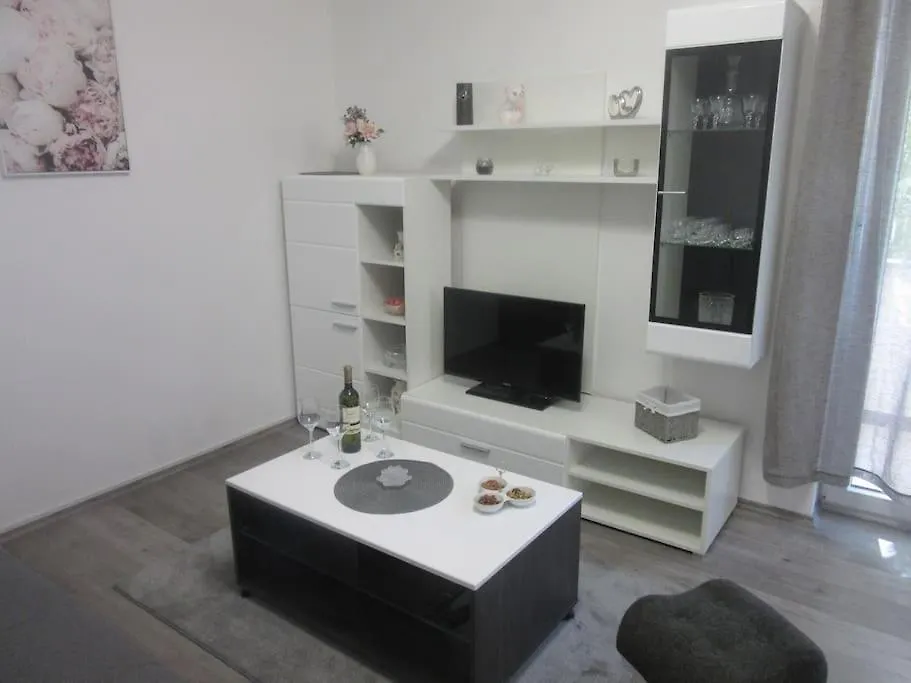 Apartman Ira - Prelijep Stan + Besplatni Parking Pula
