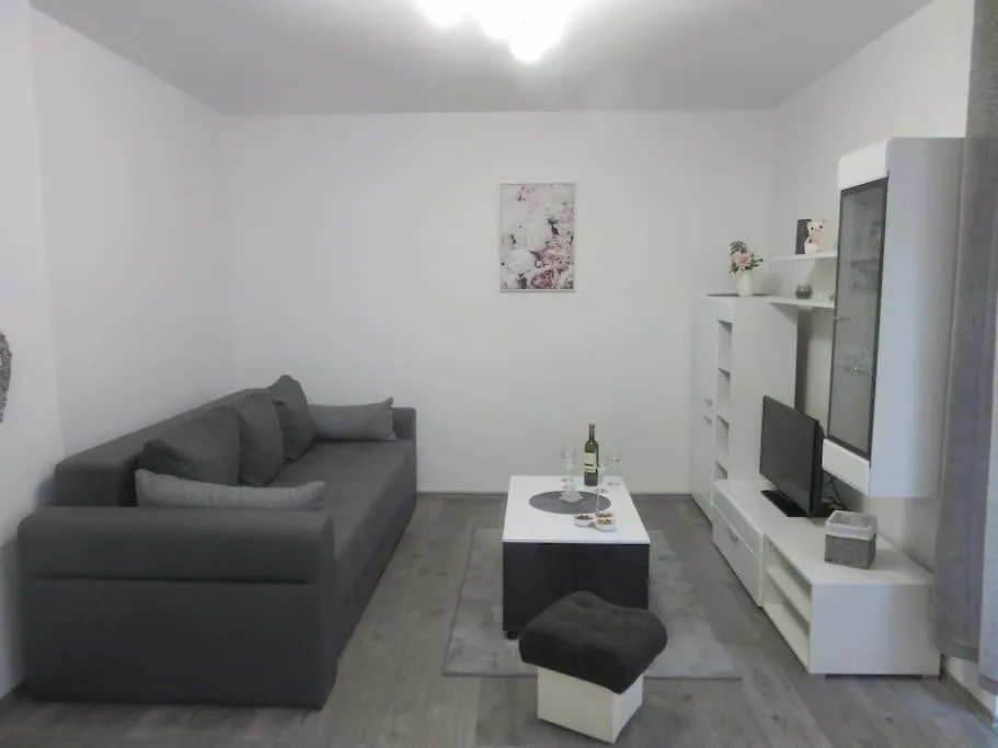 Apartman Ira - Prelijep Stan + Besplatni Parking Pula 0*,  Croatia